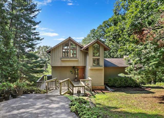 Property at 607 High Meadow Dr, Blacksburg, VA 24060, 3 beds, 2.5 baths