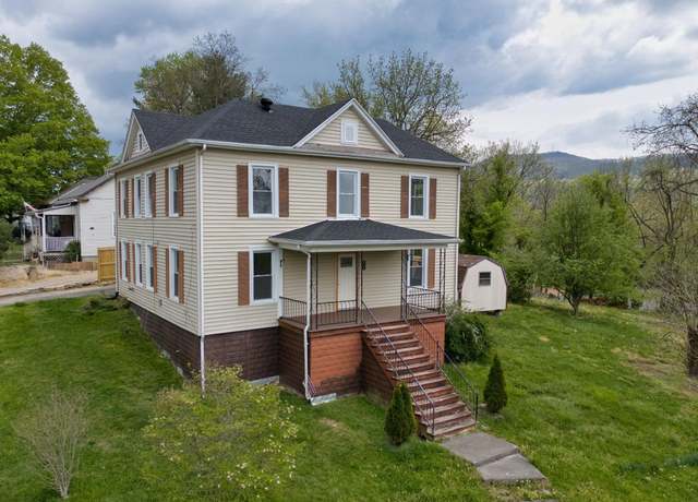 Property at 330 Franklin Ave, Pulaski, VA 24301, 3 beds, 2.5 baths