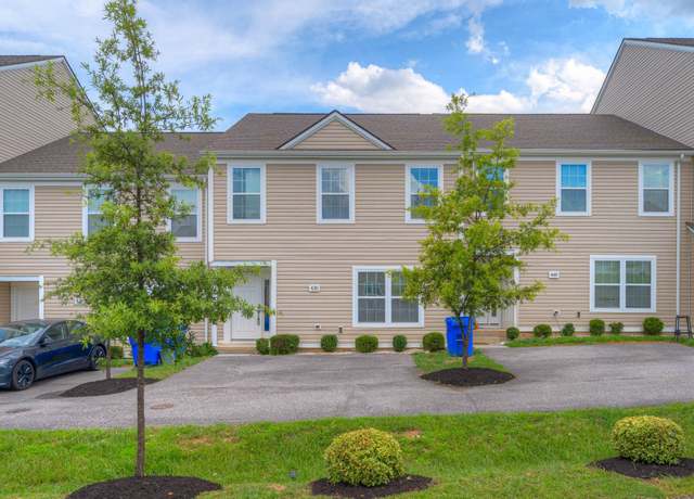 Property at 430 Twisted Oak Dr NW, Christiansburg, VA 24073, 3 beds, 3.5 baths