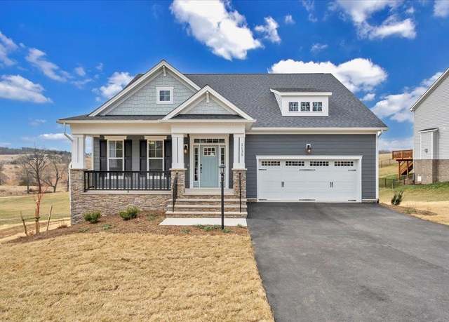 Property at 1135 Round Meadow Dr, Christiansburg, VA 24073, 3 beds, 2.5 baths