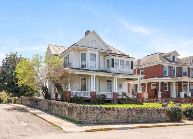 Property at 1201 Grove Ave, Radford, VA 24141, 4 beds, 1.5 baths