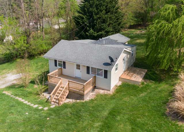 Property at 822 Fourteenth St, Radford, VA 24141, 3 beds, 2 baths