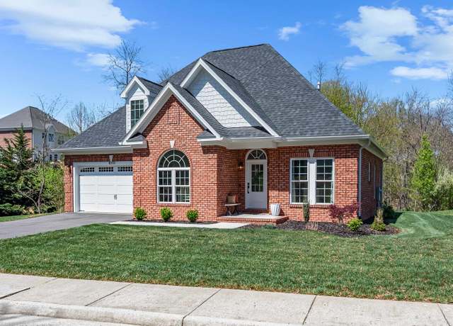 Property at 8310 River Course Dr, Radford, VA 24141, 3 beds, 3.5 baths