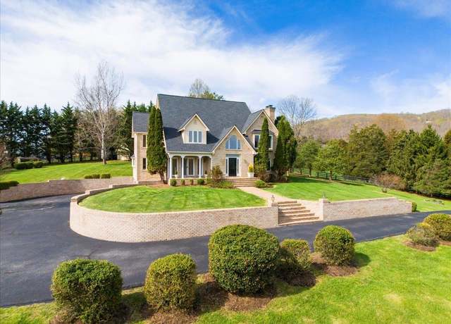Property at 855 Deercroft Dr, Blacksburg, VA 24060, 4 beds, 3.5 baths