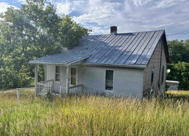 Property at 1009 5th St, Pulaski, VA 24301, 3 beds, 1 bath