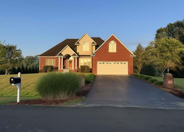 Property at 2765 Big Valley Dr, Draper, VA 24324, 3 beds, 2.5 baths