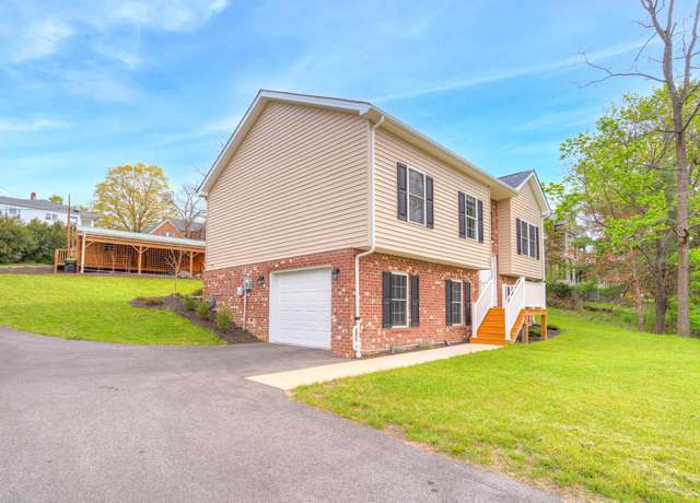 Property at 20 7th St NW, Pulaski, VA 24301, 3 beds, 3 baths