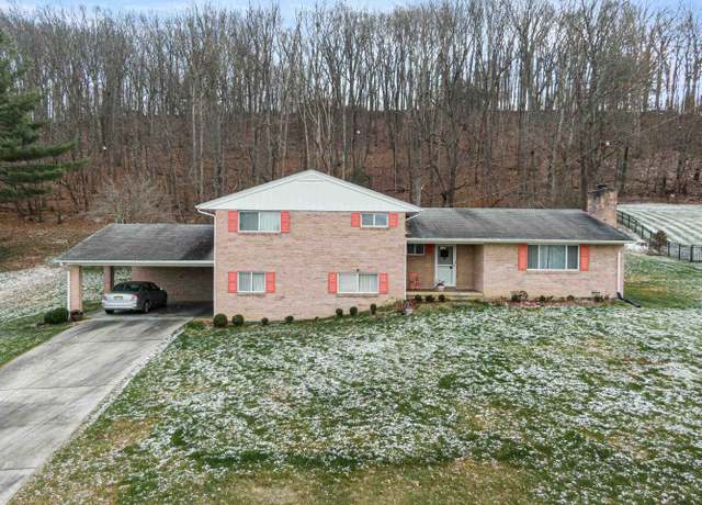 Property at 825 W Fulton St, Wytheville, VA 24382, 4 beds, 2.5 baths
