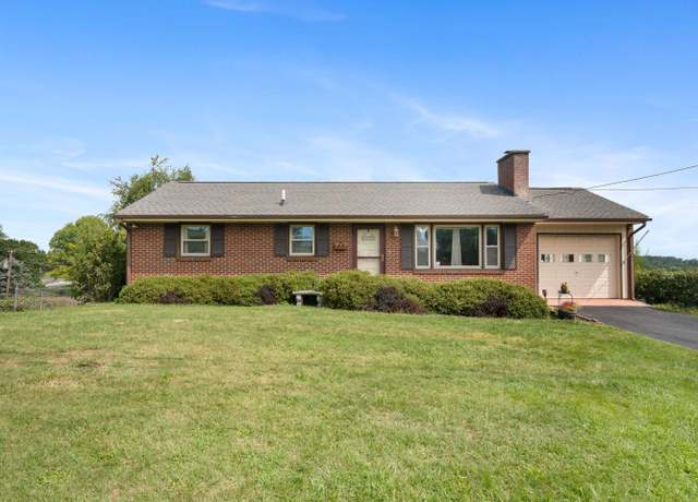 Property at 105 Wades Ln, Christiansburg, VA 24073, 3 beds, 2 baths
