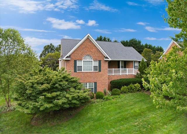 Property at 6915 Doral Dr, Radford, VA 24141, 4 beds, 3 baths