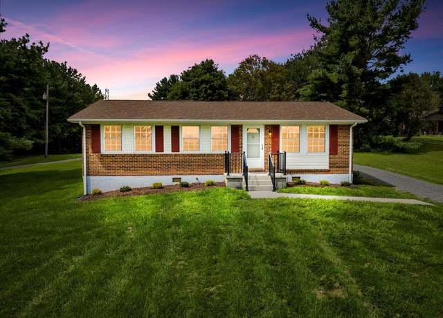 Property at 3074 Seven Mile Tree Rd, Christiansburg, VA 24073, 3 beds, 1 bath