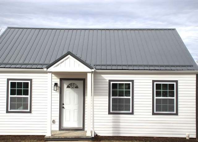 Property at 201 1st St SE, Pulaski, VA 24301, 2 beds, 1 bath