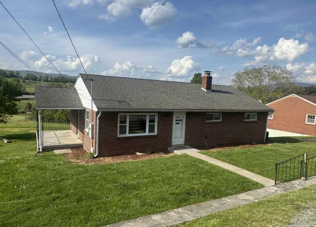Property at 302 Mountain Dr, Pearisburg, VA 24134, 4 beds, 2 baths