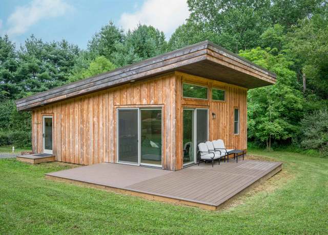 Property at 1381 Firehouse Rd NW, Willis, VA 24380, 2 beds, 1 bath