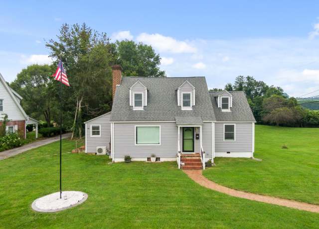 Property at 1515 Cabot Dr, Pearisburg, VA 24134, 3 beds, 3 baths