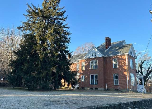 Property at 19 1st St SW, Pulaski, VA 24301, 6 beds, 6 baths