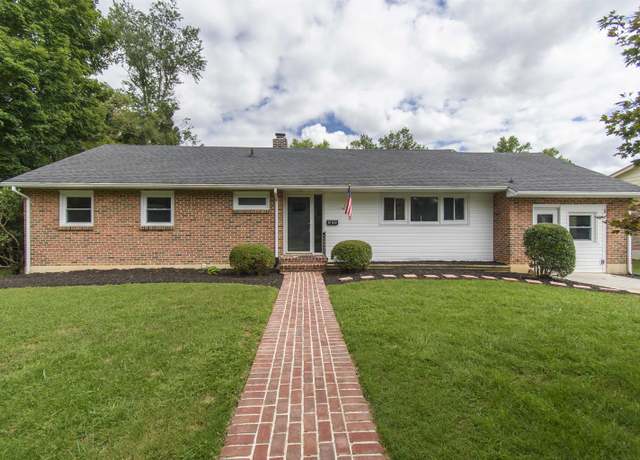 Property at 304 Ninth St, Radford, VA 24141, 3 beds, 2 baths