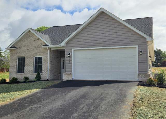 Property at 5520 New Pleasant Dr, Salem, VA 24153, 3 beds, 2.5 baths