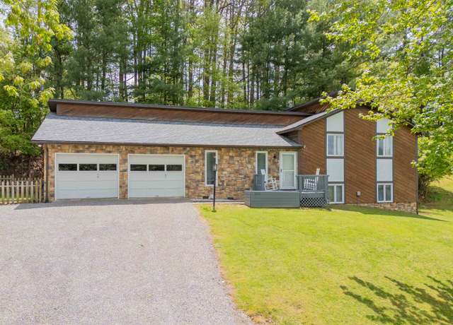 Property at 109 Sherwood Dr, Galax, VA 24333, 3 beds, 2 baths