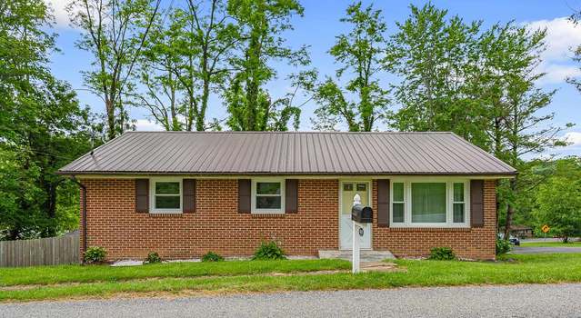 Photo of 465 Montgomery St, Christiansburg, VA 24073