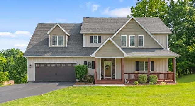 Photo of 1136 Crosscreek Dr, Christiansburg, VA 24073