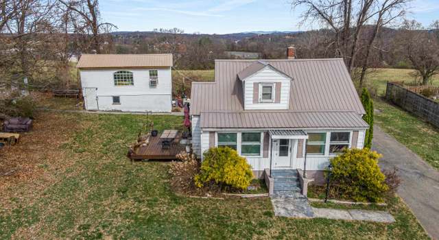 Photo of 7339 Manns Dr, Fairlawn, VA 24141