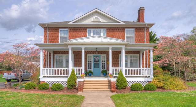 Photo of 606 Snidow St, Pembroke, VA 24136