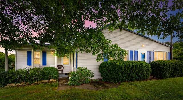 Photo of 105 Possum Hollow Rd, Narrows, VA 24124