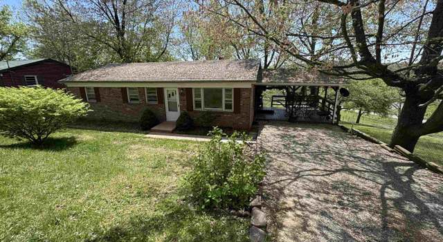 Photo of 303 Circle Dr, Pembroke, VA 24136