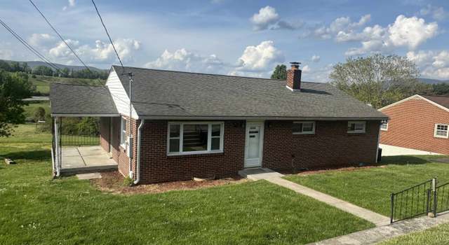 Photo of 302 Mountain Dr, Pearisburg, VA 24134
