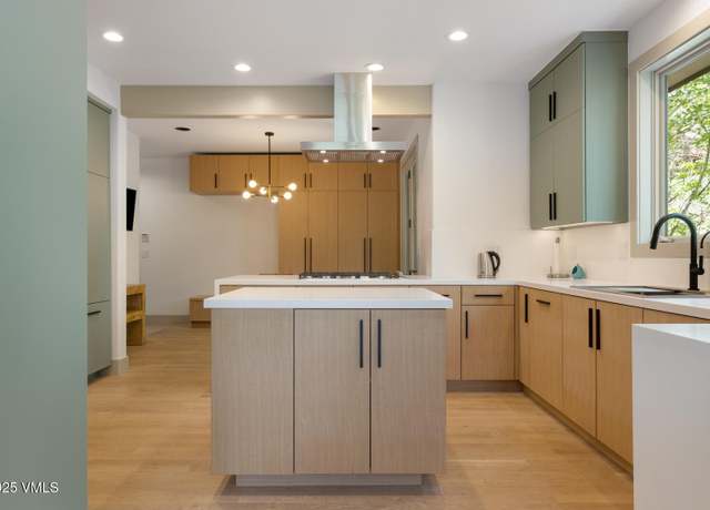 Property at 220 Singletree Rd, Edwards, CO 81632, 5 beds, 5 baths