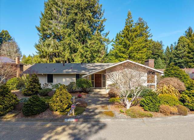 Property at 2065 Greenbriar Ln, Eureka, CA 95503, 2 beds, 2 baths