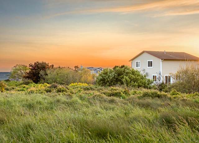 Property at 96 Steelhead Ct, Shelter Cove, CA 95589, 4 beds, 4 baths