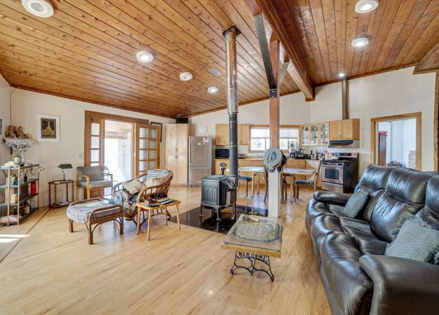 Property at 745a Applewood Rd, Honeydew, CA 95545, 2 beds, 2 baths