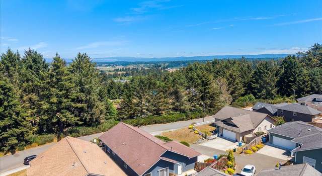 Photo of 64 Blue Spruce Dr, Eureka, CA 95503