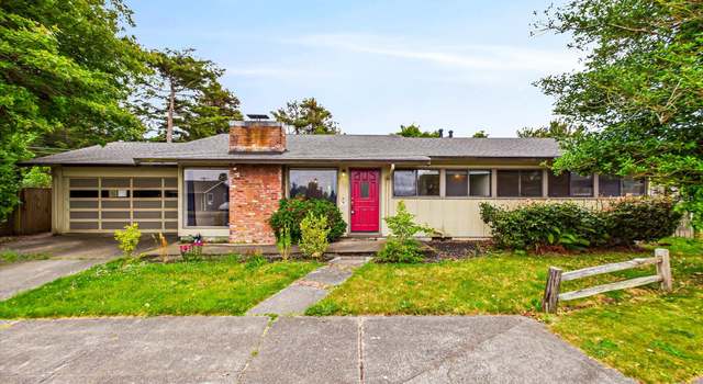 Photo of 1836 Circle Dr, Eureka, CA 95501