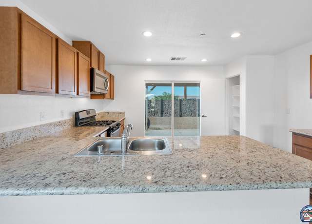 Property at 514 Quail Ct, Imperial, CA 92251, 4 beds, 2 baths