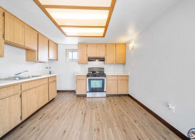 Property at 694 Stanley Pl, Brawley, CA 92227, 3 beds, 2 baths