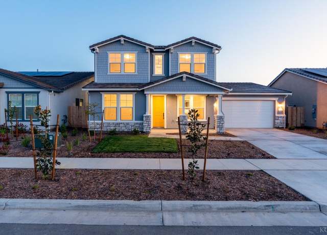 Property at 2646 NW Vineyard St NW, Hanford, CA 93230, 4 beds, 3 baths