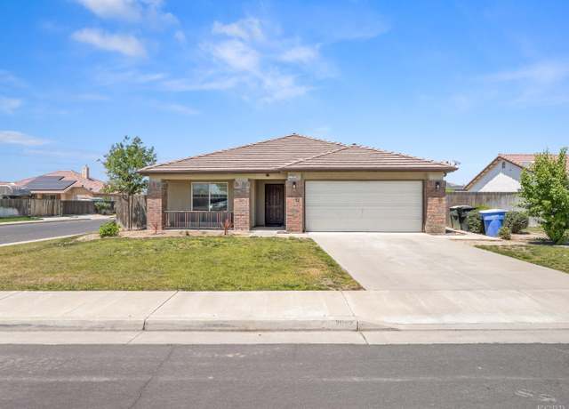 Property at 2092 Charlie Chambers dr Dr, Hanford, CA 93230, 3 beds, 2 baths