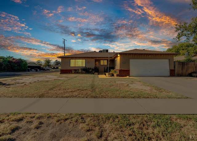 Property at 404 E Magnolia Ave, Hanford, CA 93230, 3 beds, 2 baths