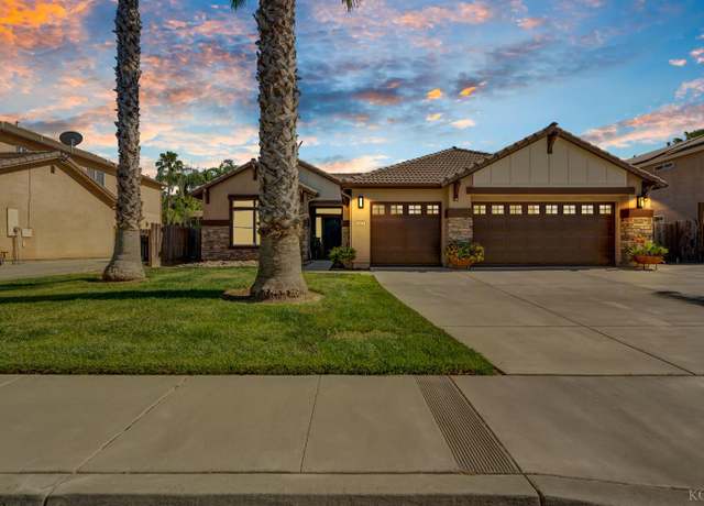 Property at 1817 W Picadilly Ln, Hanford, CA 93230, 3 beds, 2 baths