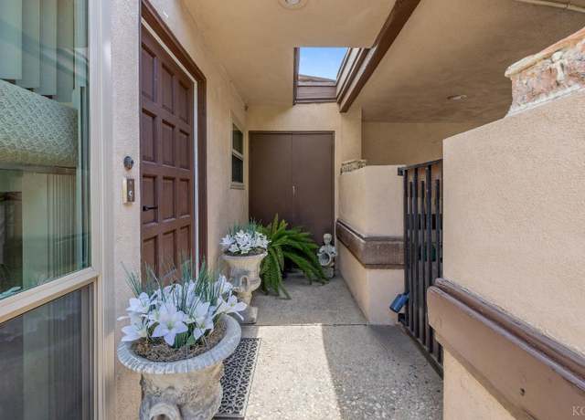 Property at 1138 N Gem St, Tulare, CA 93274, 2 beds, 1.5 baths