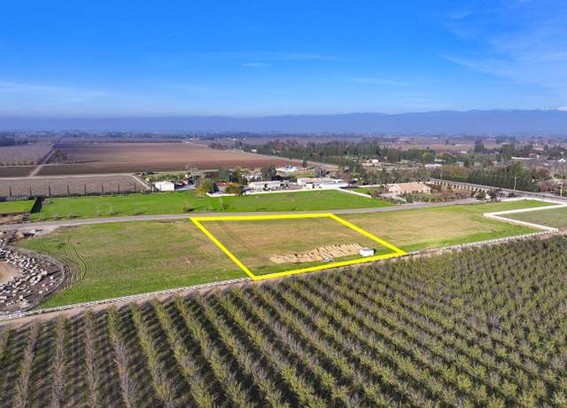 Property at 13079 Karolina Dr, Visalia, CA 93292