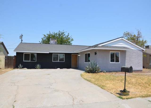 Property at 19760 Park Ln, Lemoore, CA 93245, 4 beds, 2 baths