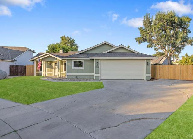 Property at 1510 Oakwood Ct, Lemoore, CA 93245, 4 beds, 2 baths