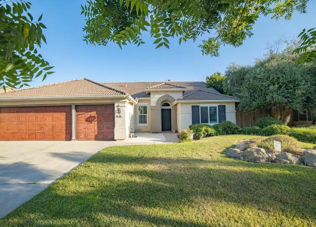 Property at 631 Brentwood Dr, Lemoore, CA 93245, 3 beds, 2 baths