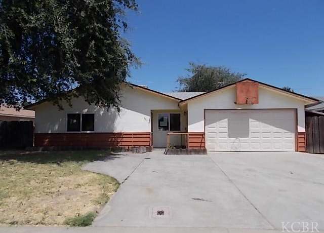 Property at 956 E Cinnamon Dr, Lemoore, CA 93245, 3 beds, 2 baths