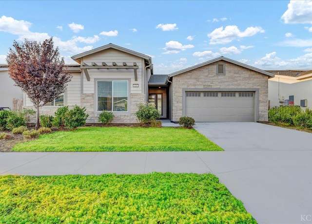 Property at 426 E Tyler Ct, Visalia, CA 93291, 4 beds, 2 baths