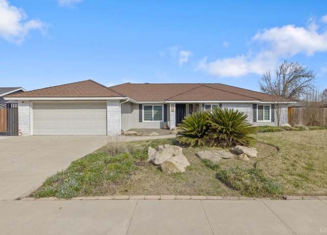 Property at 470 E Birch Ave, Hanford, CA 93230, 3 beds, 2 baths